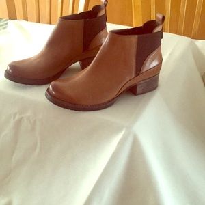 Clark’s booties size 6